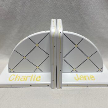 Criss cross bookends