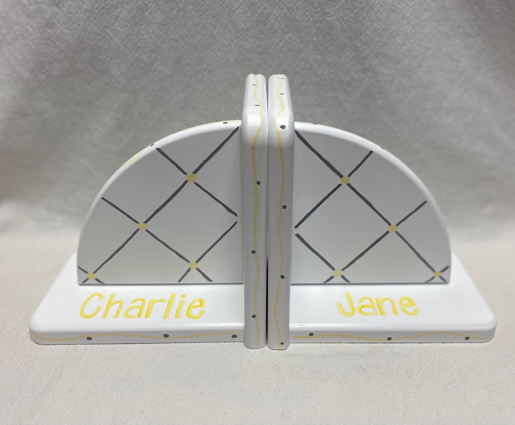 Criss cross bookends
