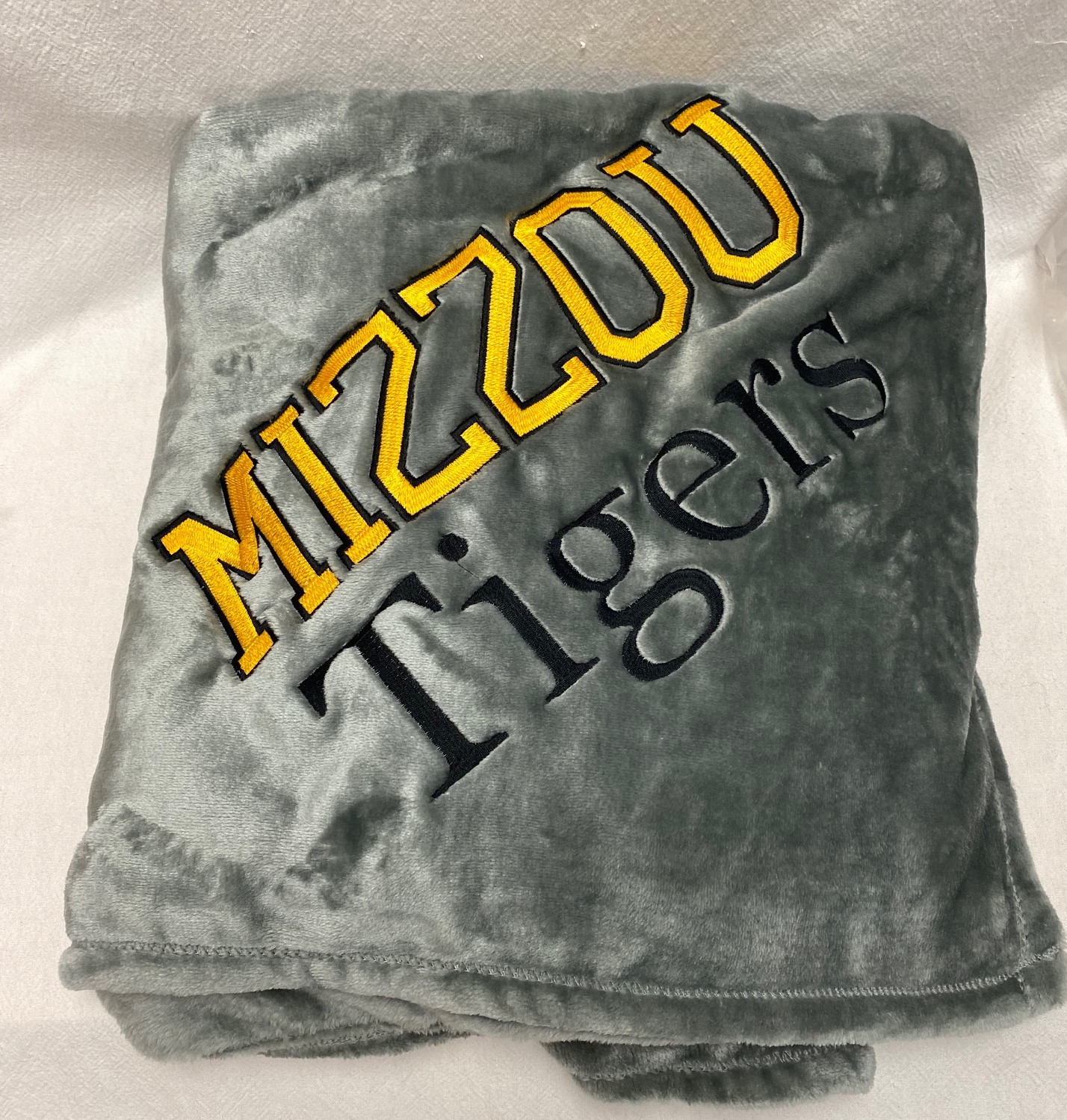 Gift set-fleece blanket and joggers - custom made for any school! - Image 8
