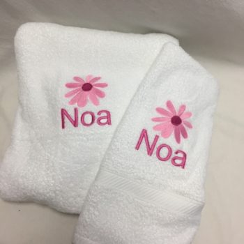 Monogrammed bath towel set - daisy