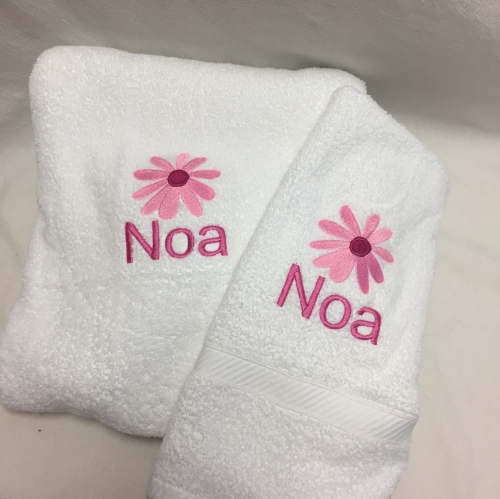 Monogrammed bath towel set - daisy
