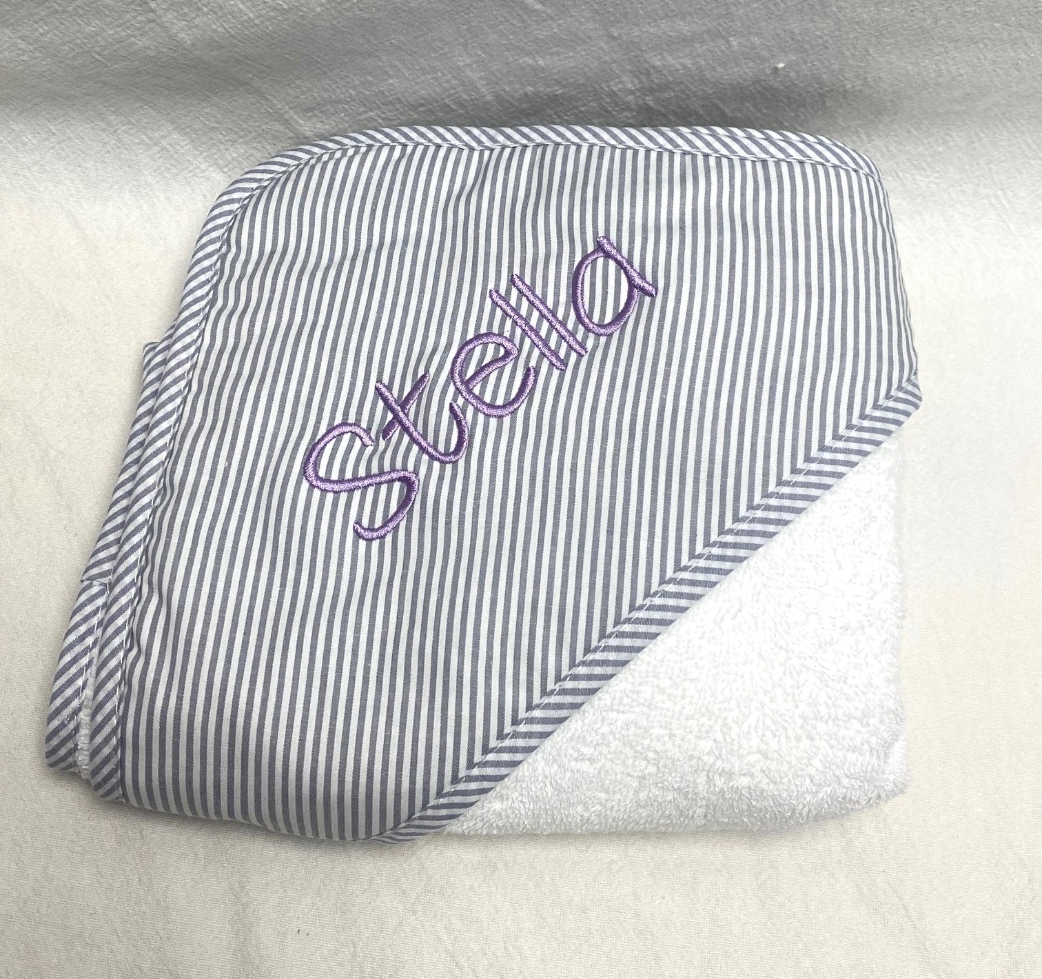 Hooded bath towel - grey seersucker - Image 2