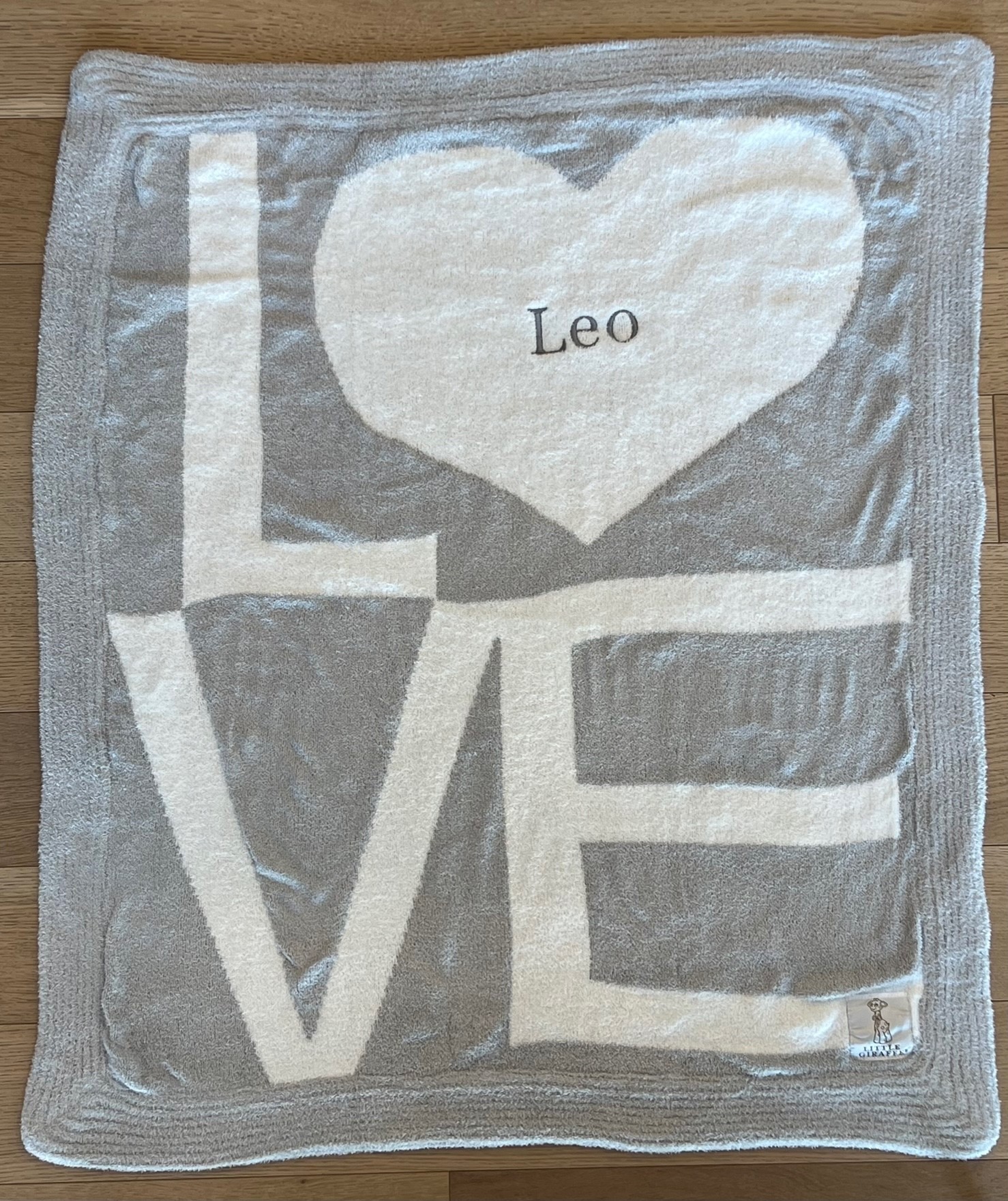 baby blanket - Little Giraffe - grey LOVE - Image 2