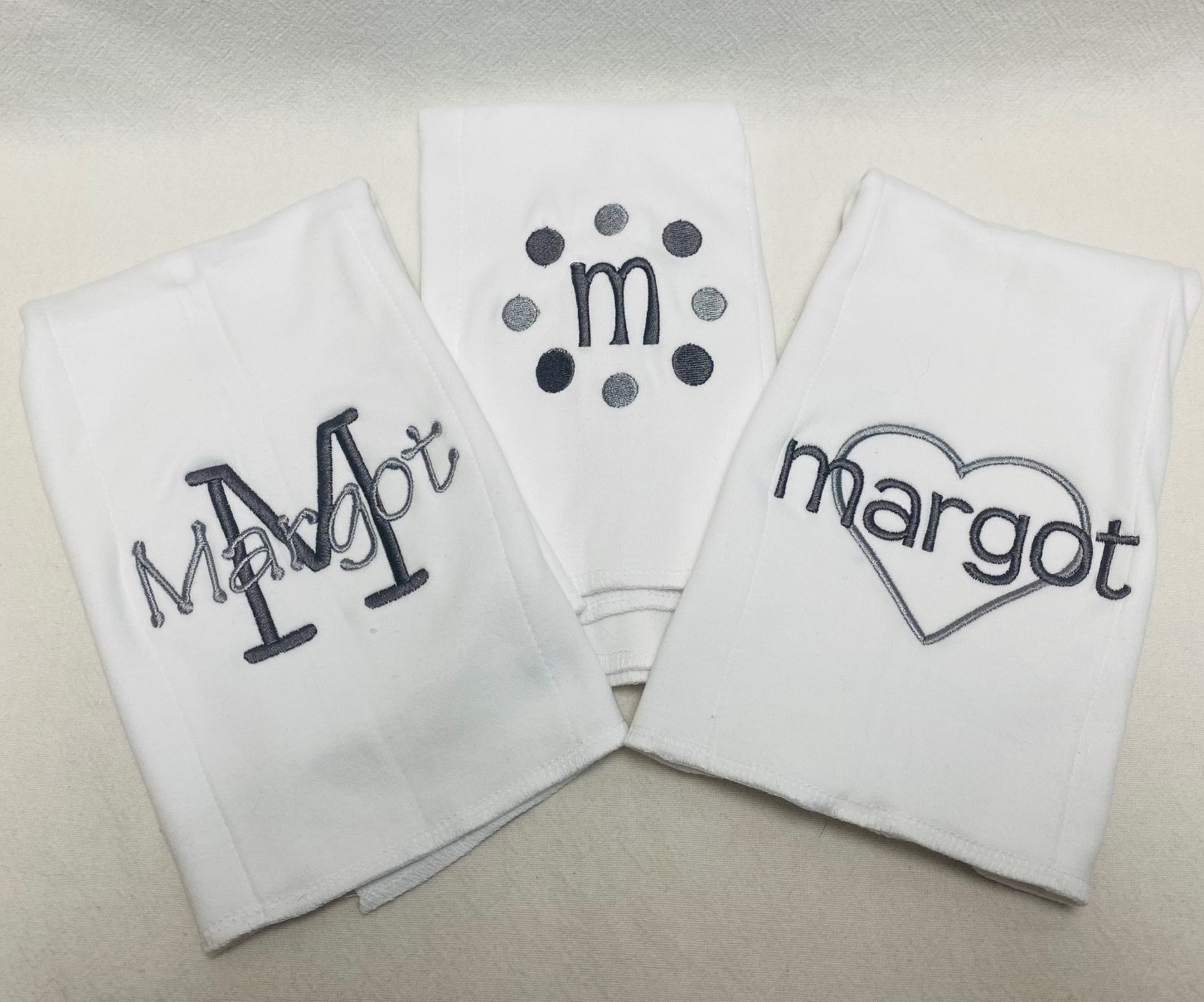 Burp cloth embroidered set - grey - Image 2