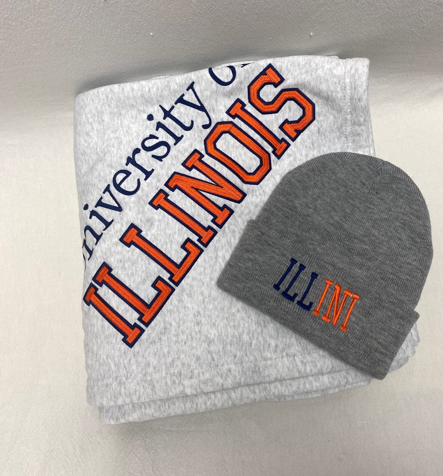 Gift set - sweatshirt blanket and beanie hat - available for any school